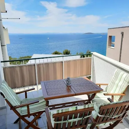 In With Sea View, Terrace, Air Conditioning, Wifi 5026-2 شقة *